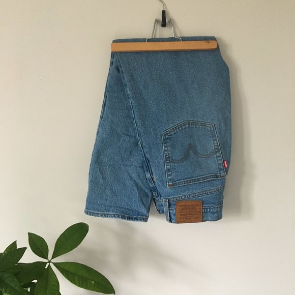Levis Jeans - Picture 1 of 5